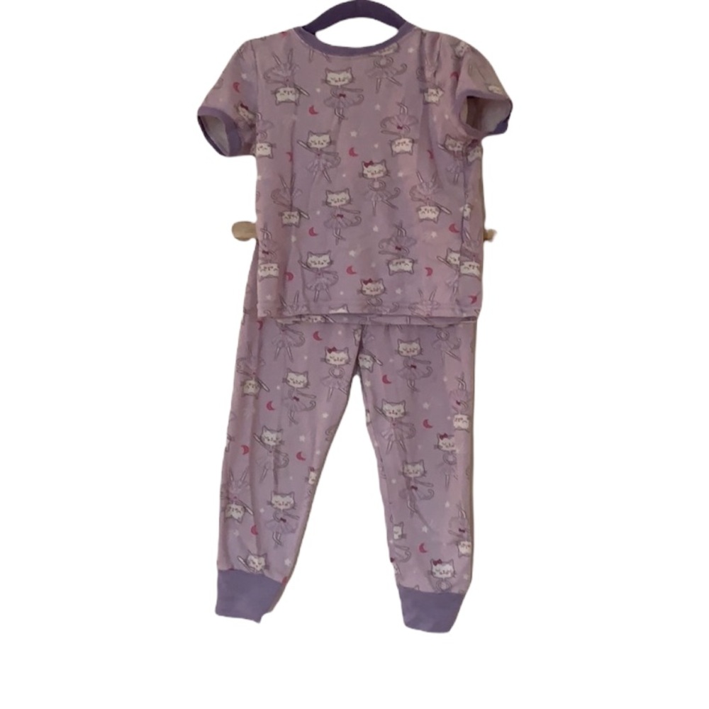 Part of 2/15$ kirkland signature 2T pajamas 2 pieces